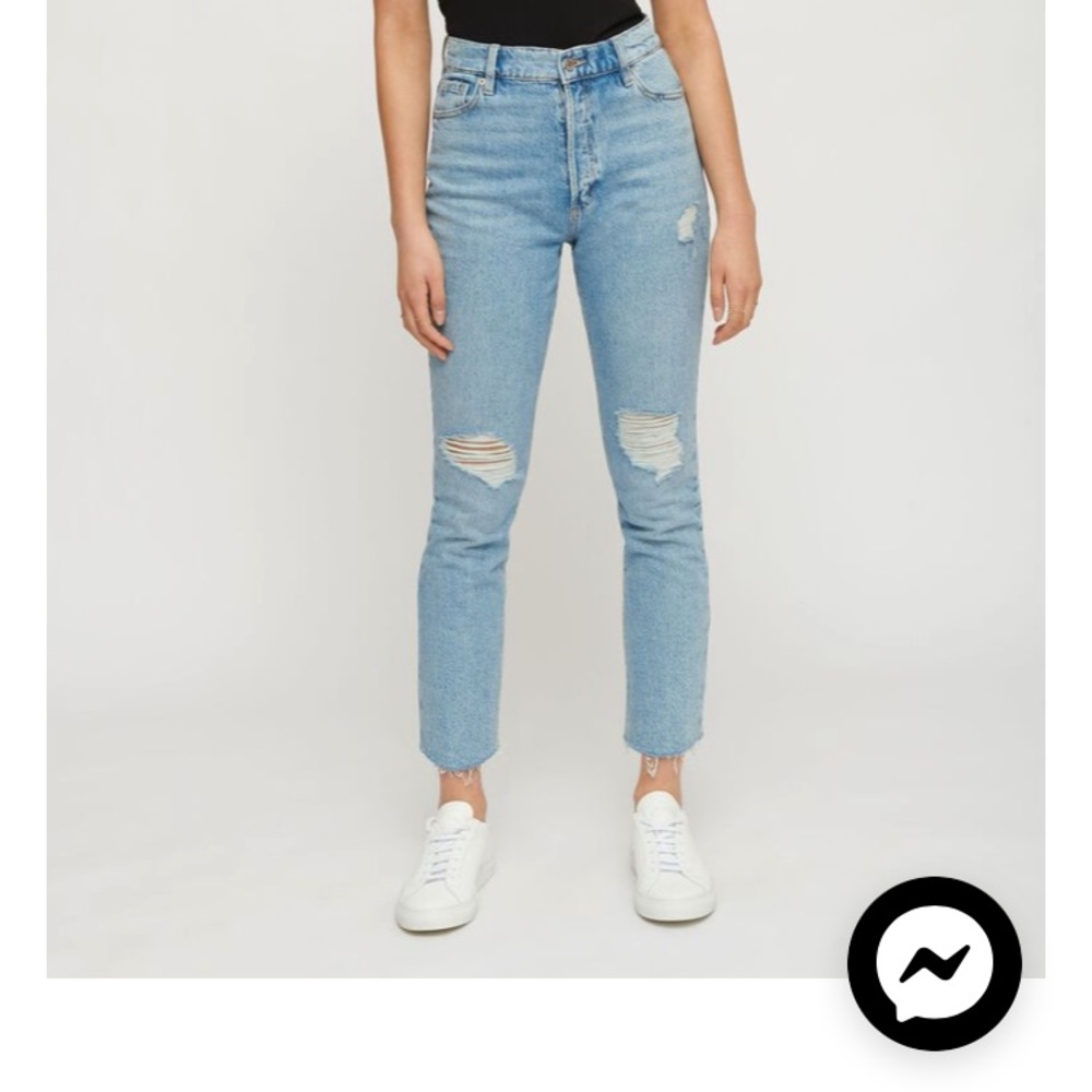 High rise - light wash - distressed jeans